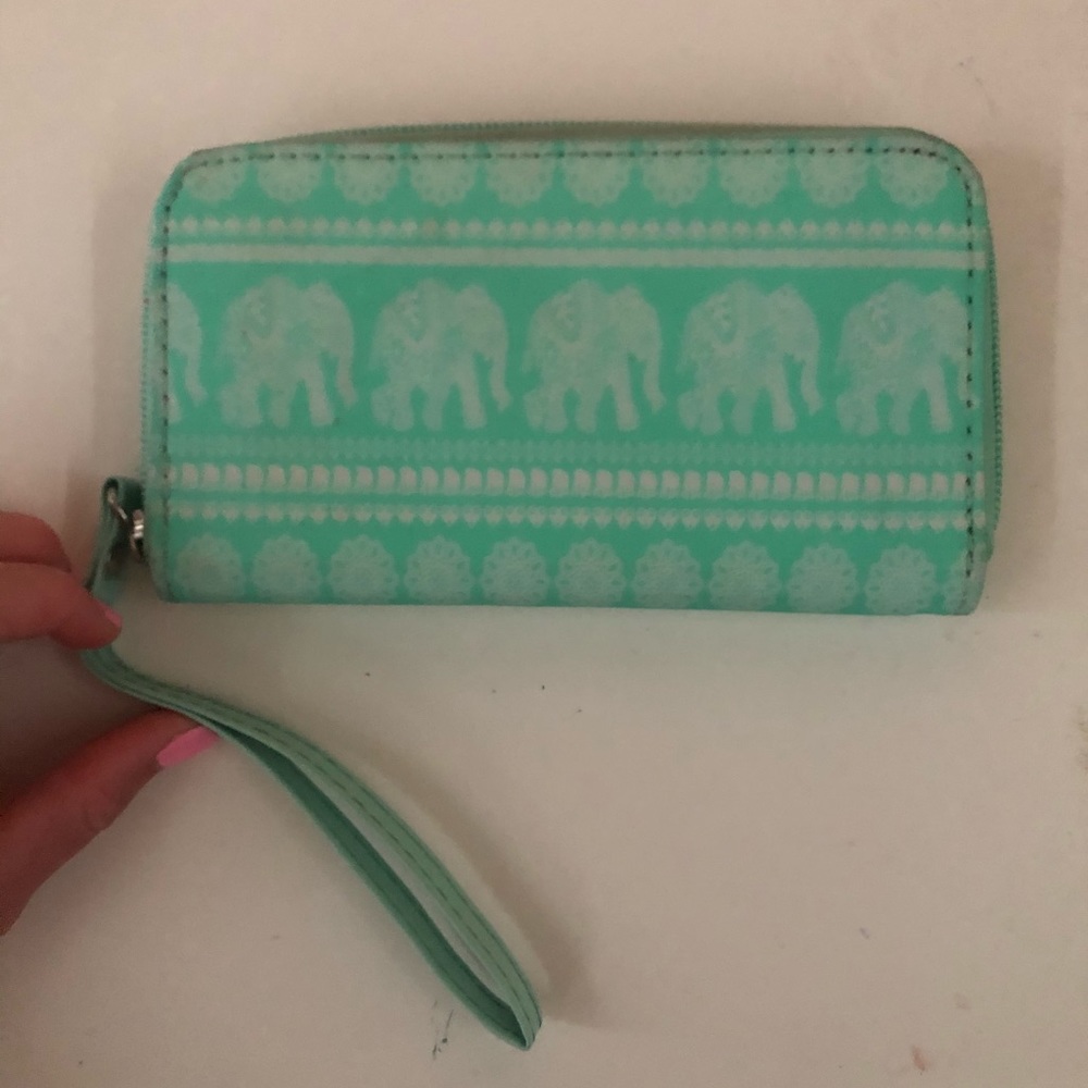Claire’s wallet
